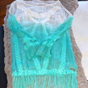 Guess women’s top size L